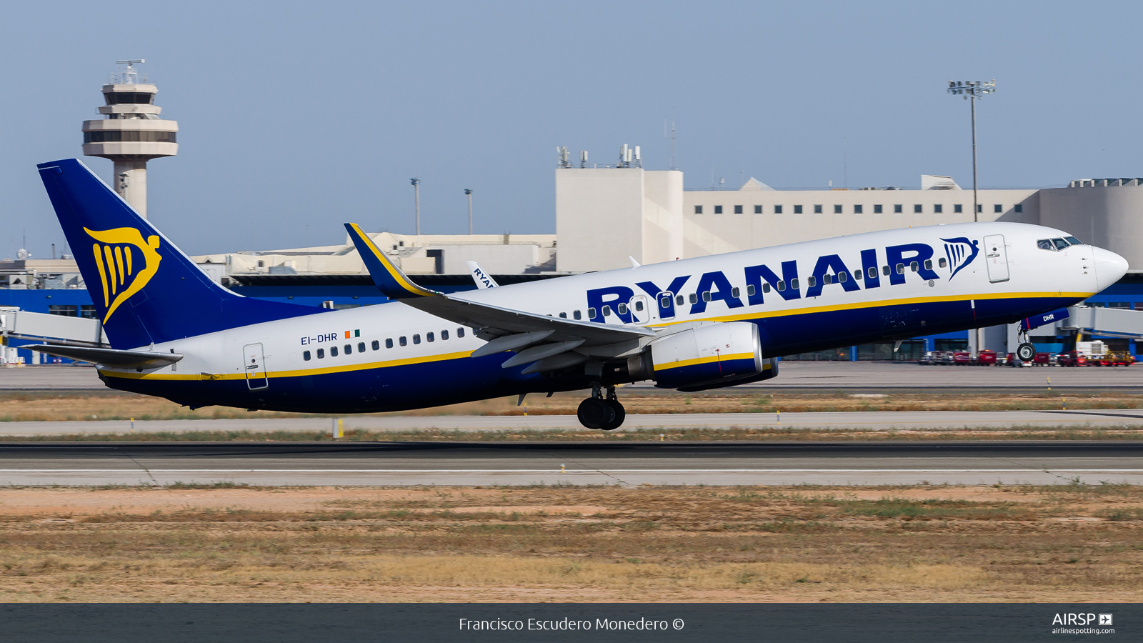 Ryanair  Boeing 737-800  EI-DHR