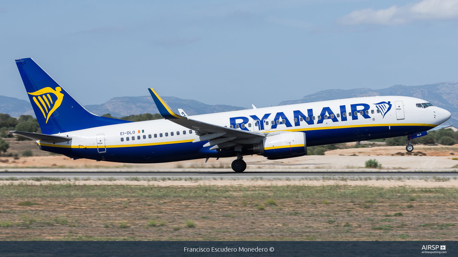 Ryanair  Boeing 737-800  EI-DLO