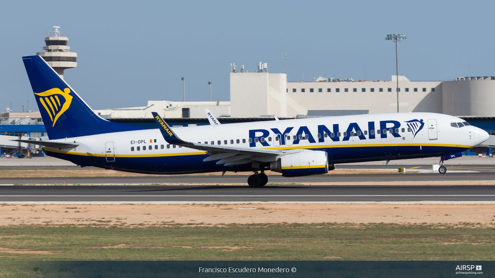 Ryanair  Boeing 737-800  EI-DPL