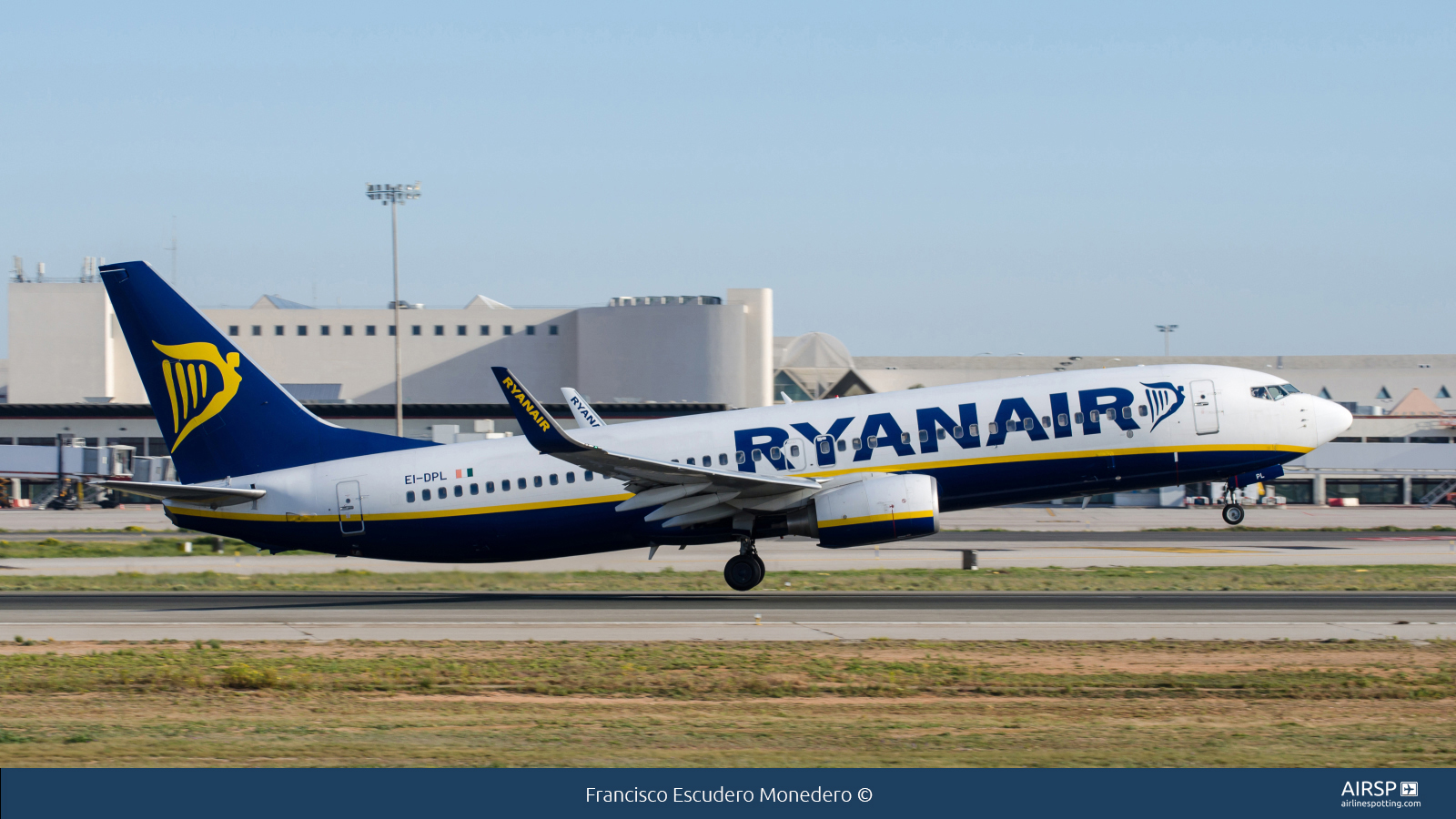 Ryanair  Boeing 737-800  EI-DPL