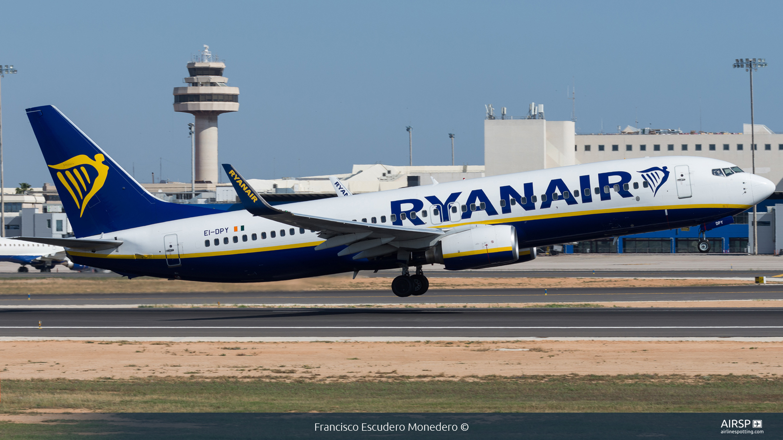 Ryanair  Boeing 737-800  EI-DPY