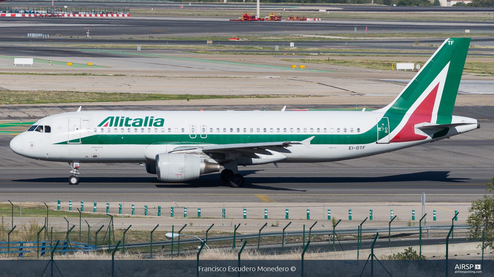 Alitalia  Airbus A320  EI-DTF