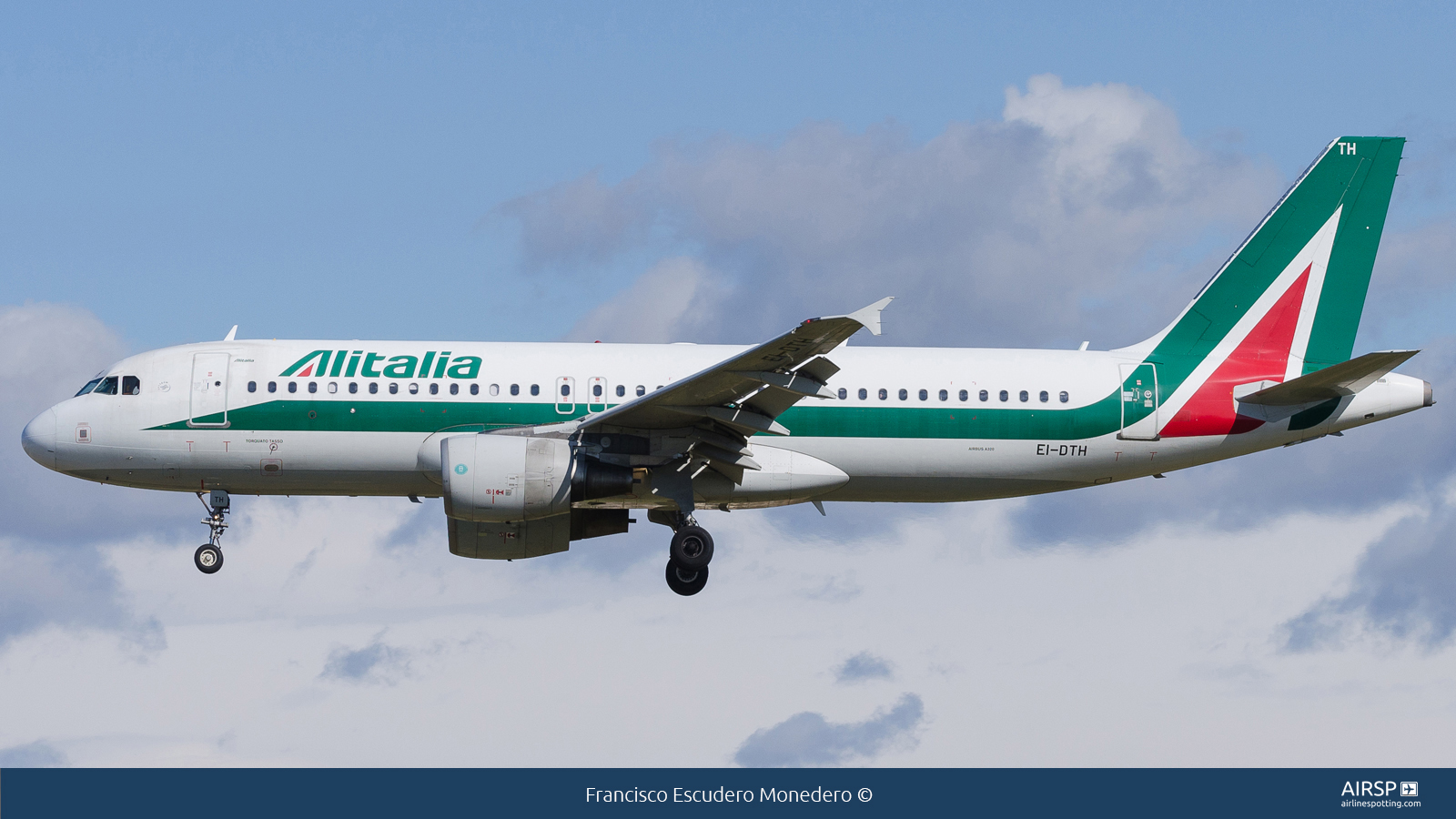 Alitalia  Airbus A320  EI-DTH