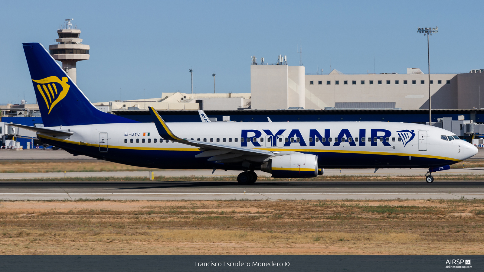 Ryanair  Boeing 737-800  EI-DYC