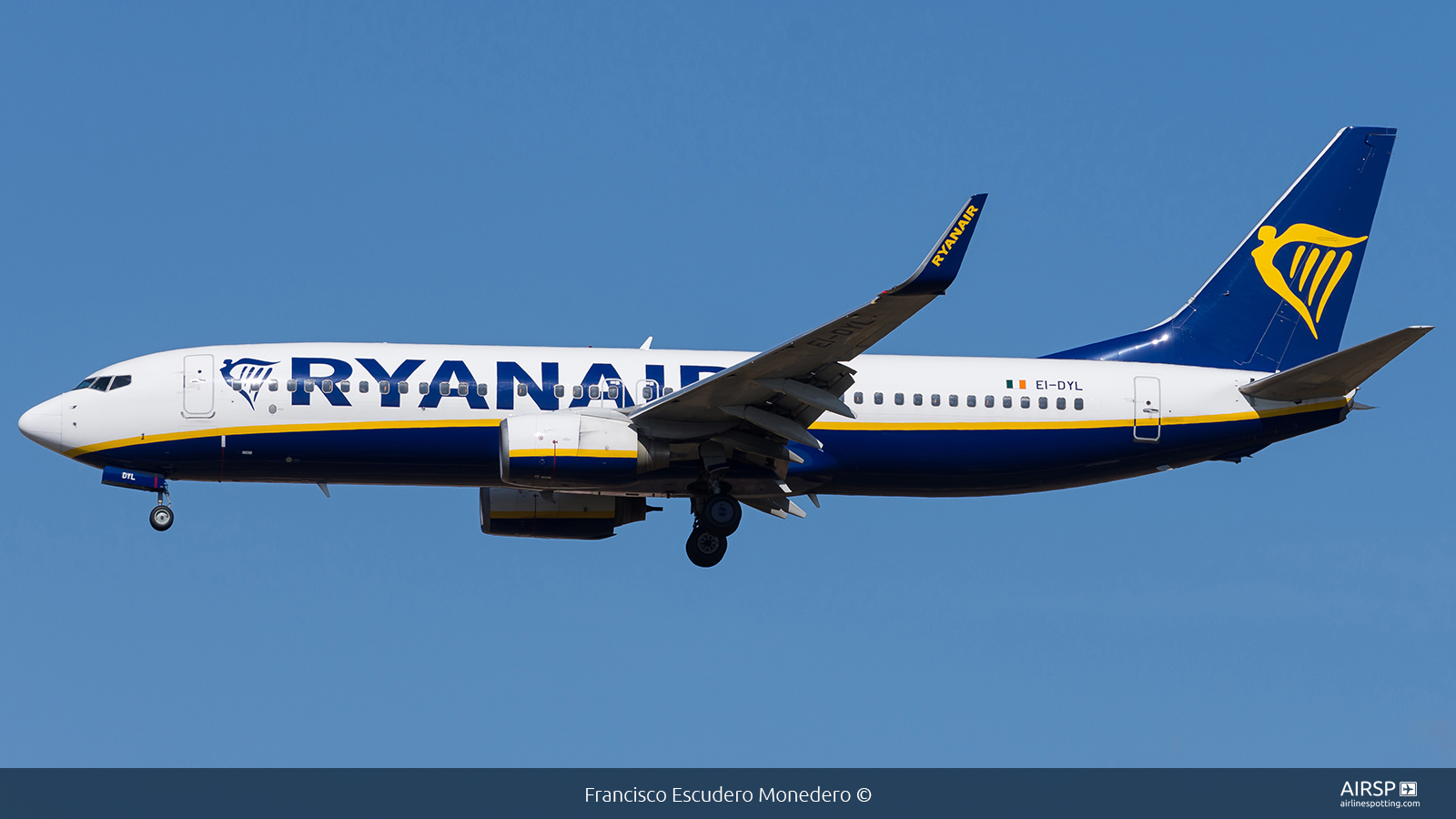 Ryanair  Boeing 737-800  EI-DYL