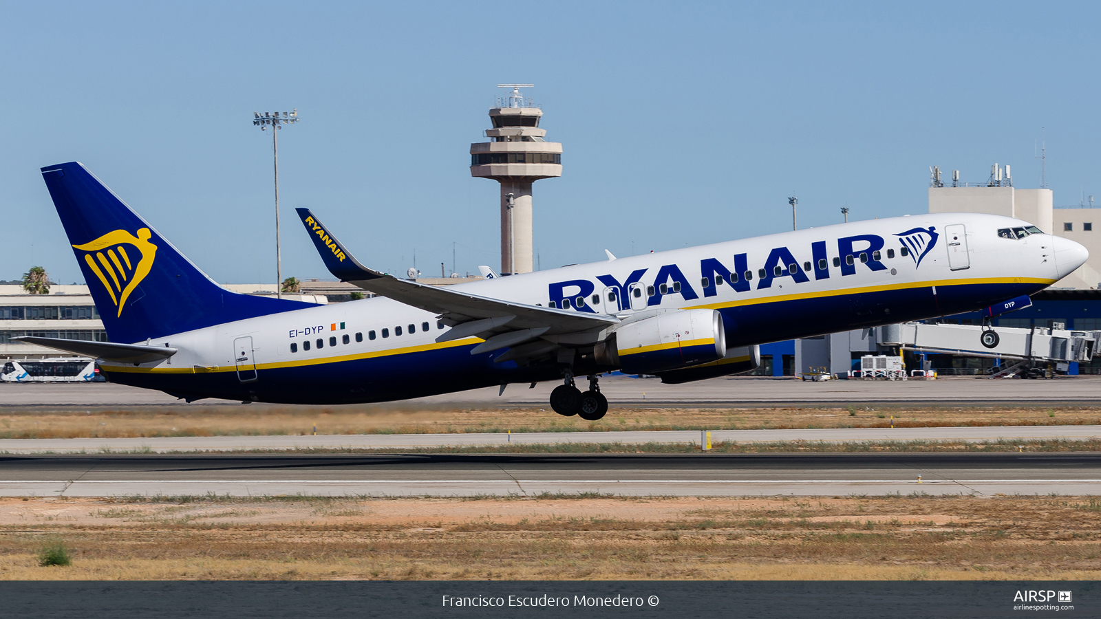 Ryanair  Boeing 737-800  EI-DYP