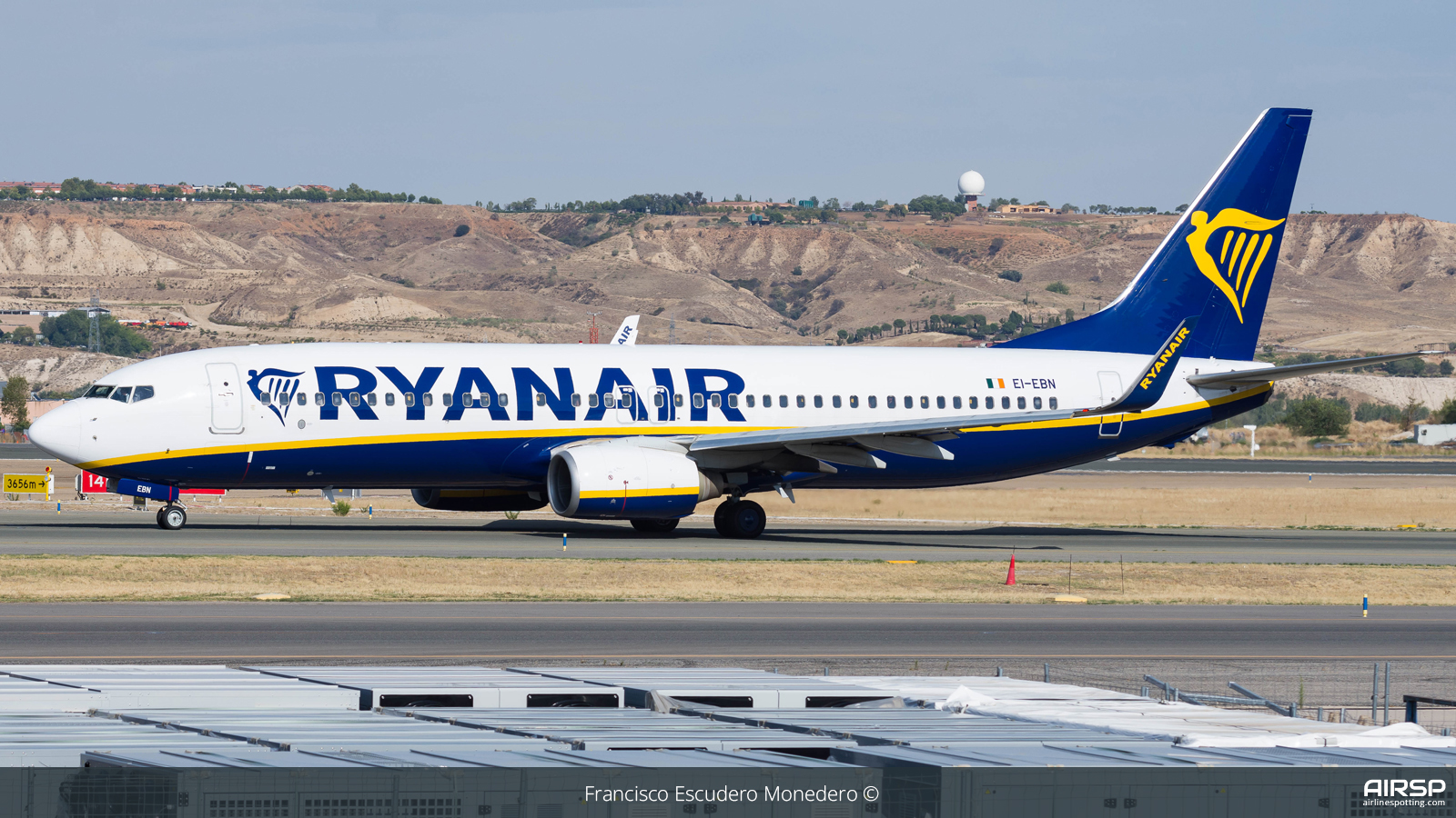 Ryanair  Boeing 737-800  EI-EBN
