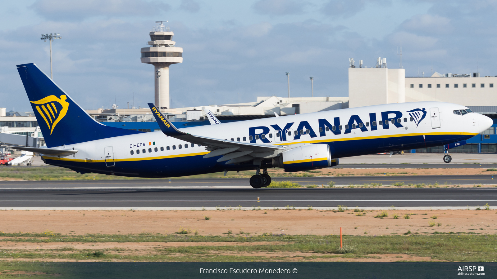 Ryanair  Boeing 737-800  EI-EGB