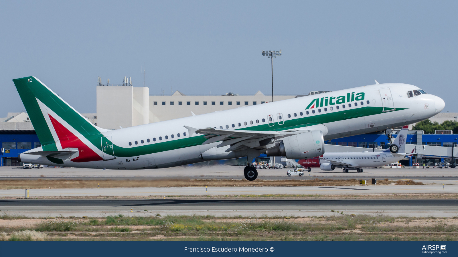 Alitalia  Airbus A320  EI-EIC