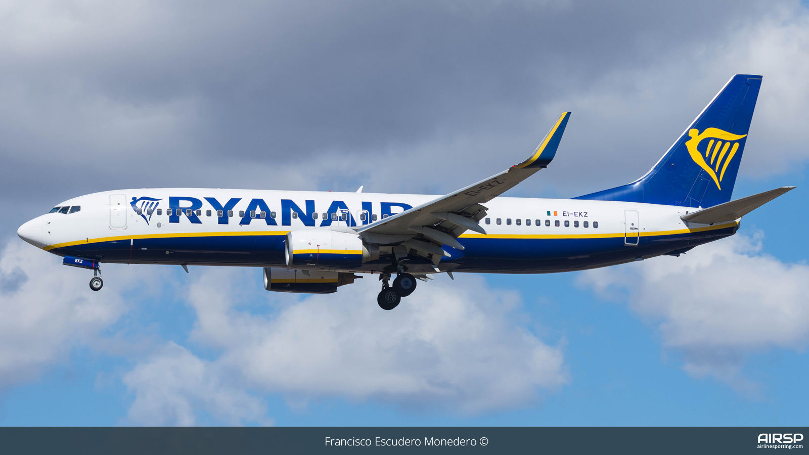 Ryanair  Boeing 737-800  EI-EKZ