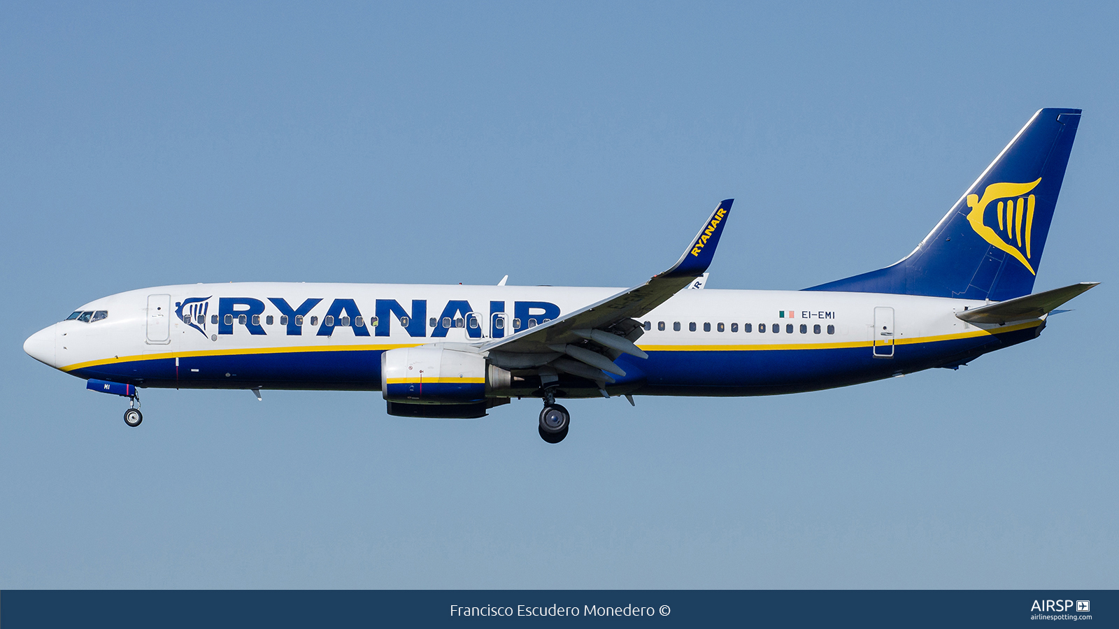 Ryanair  Boeing 737-800  EI-EMI