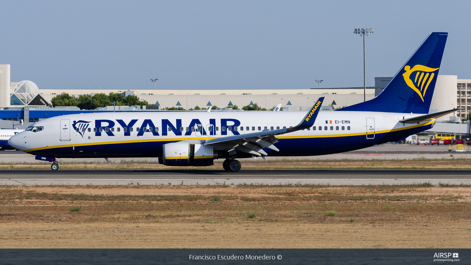 Ryanair  Boeing 737-800  EI-EMN