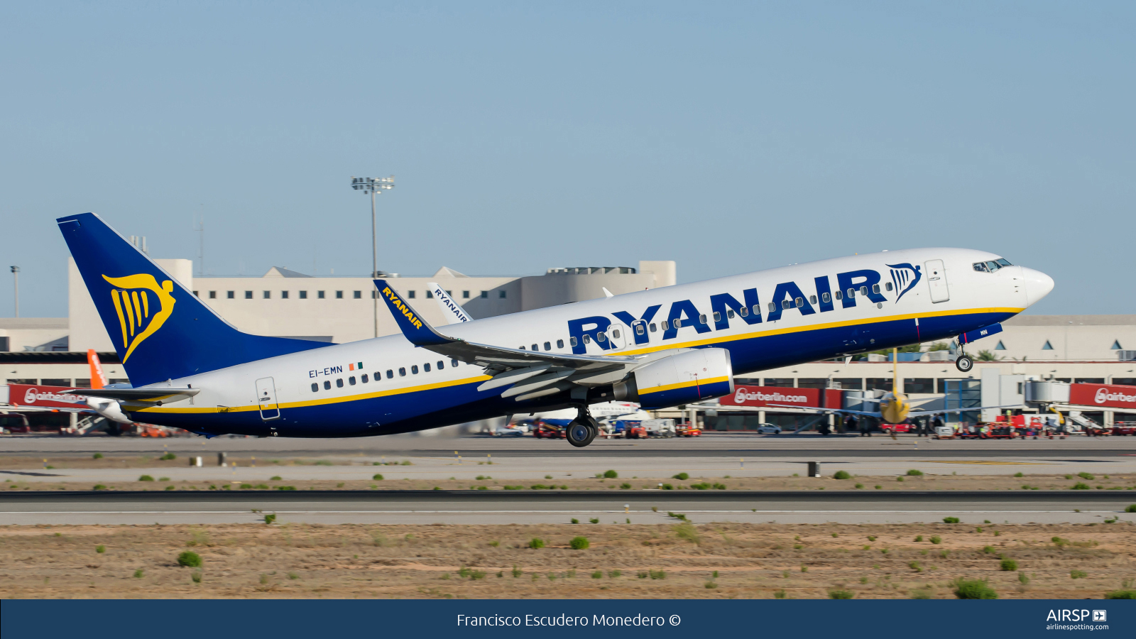 Ryanair  Boeing 737-800  EI-EMN