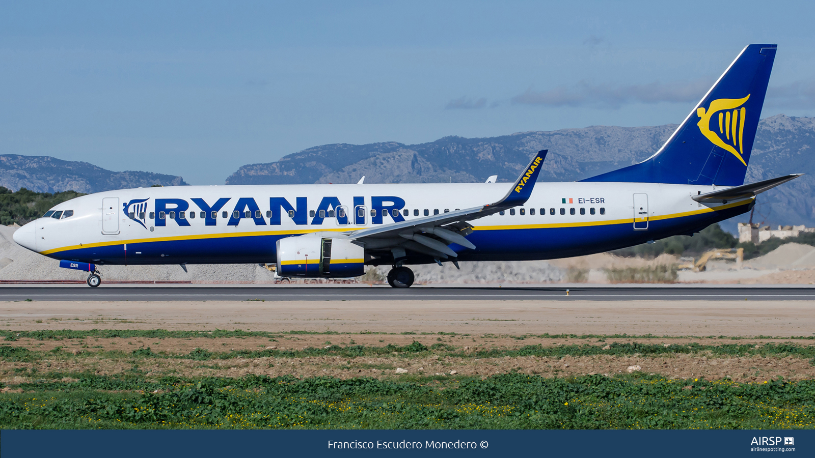Ryanair  Boeing 737-800  EI-ESR