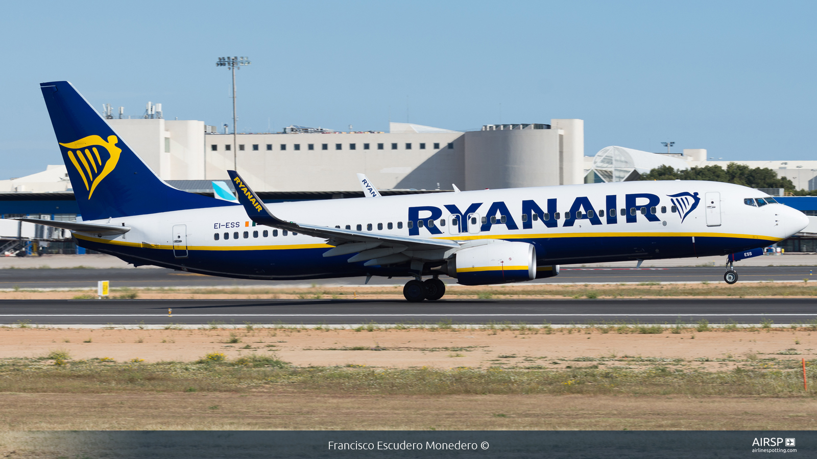 Ryanair  Boeing 737-800  EI-ESS