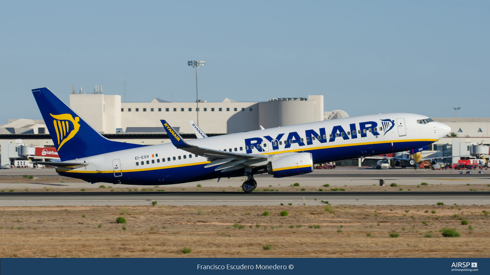 Ryanair  Boeing 737-800  EI-ESV
