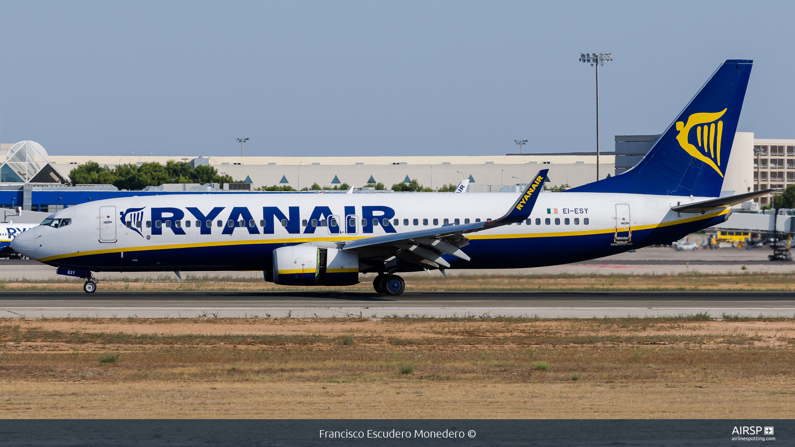 Ryanair  Boeing 737-800  EI-ESY