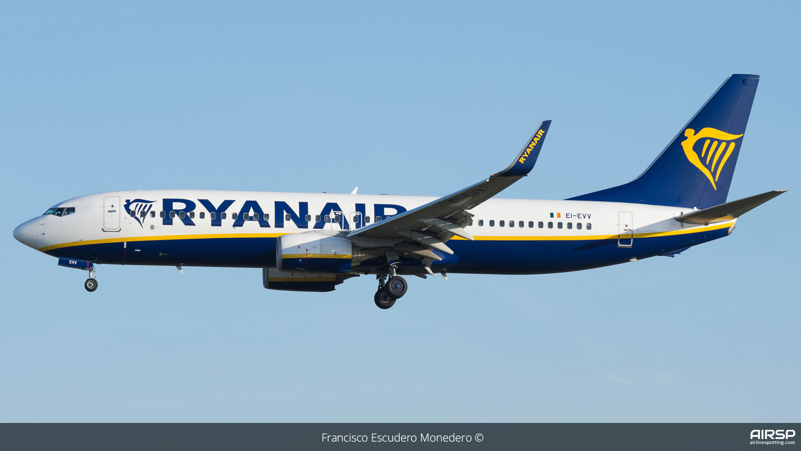Ryanair  Boeing 737-800  EI-EVV