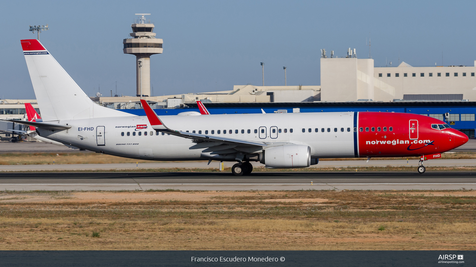 Norwegian  Boeing 737-800  EI-FHD