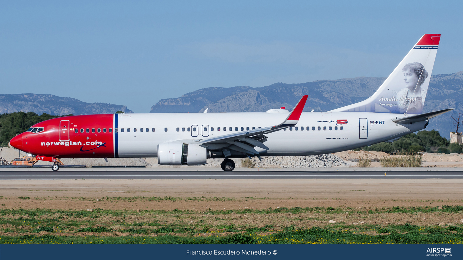 Norwegian  Boeing 737-800  EI-FHT