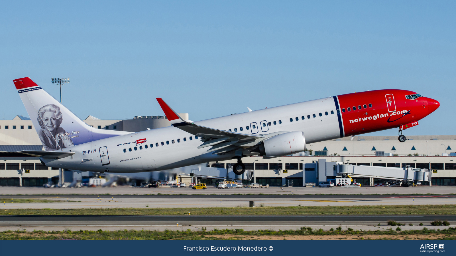 Norwegian  Boeing 737-800  EI-FHY