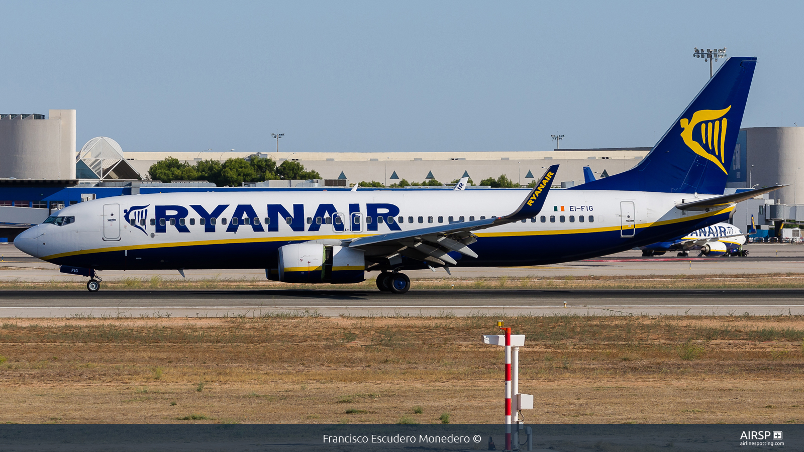 Ryanair  Boeing 737-800  EI-FIG