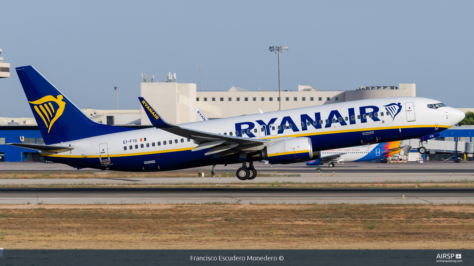Ryanair  Boeing 737-800  EI-FIS