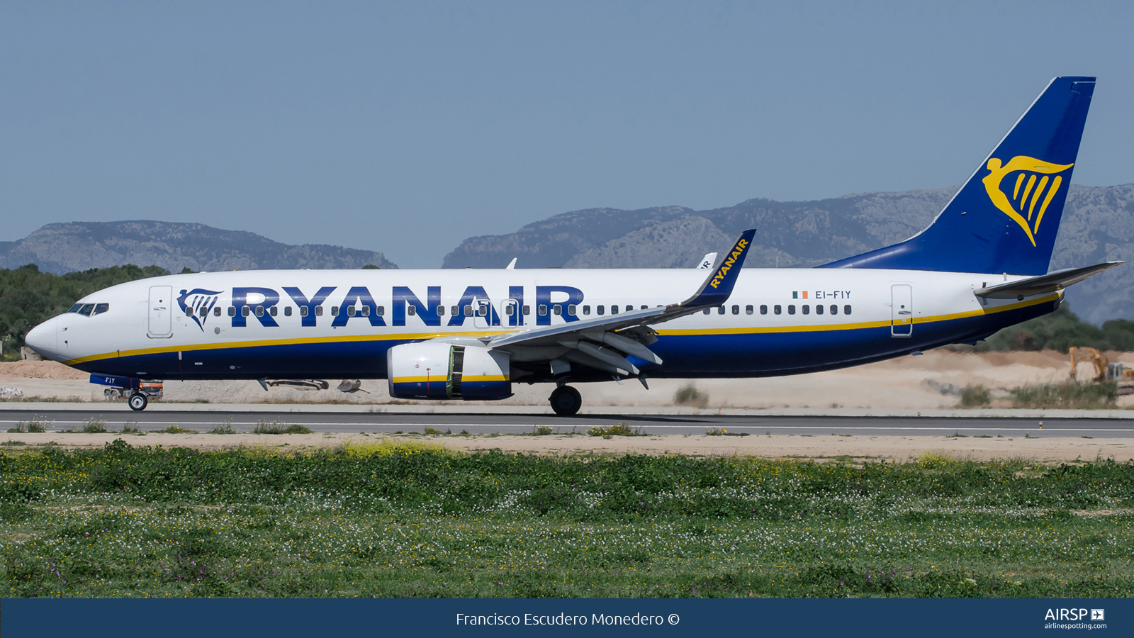 Ryanair  Boeing 737-800  EI-FIY