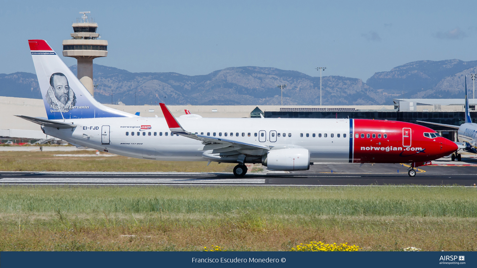 Norwegian  Boeing 737-800  EI-FJD