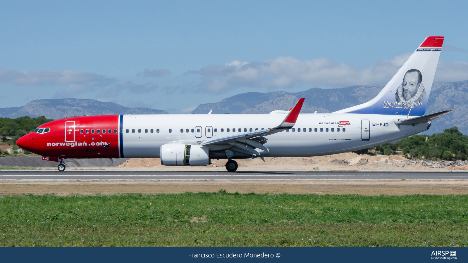 Norwegian  Boeing 737-800  EI-FJD
