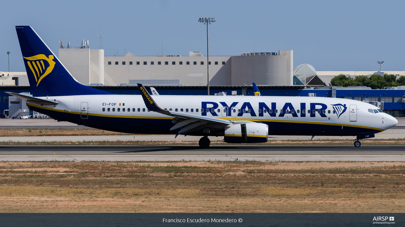 Ryanair  Boeing 737-800  EI-FOP