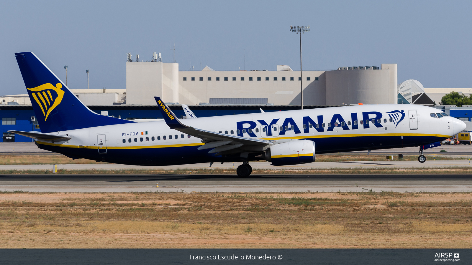 Ryanair  Boeing 737-800  EI-FOV