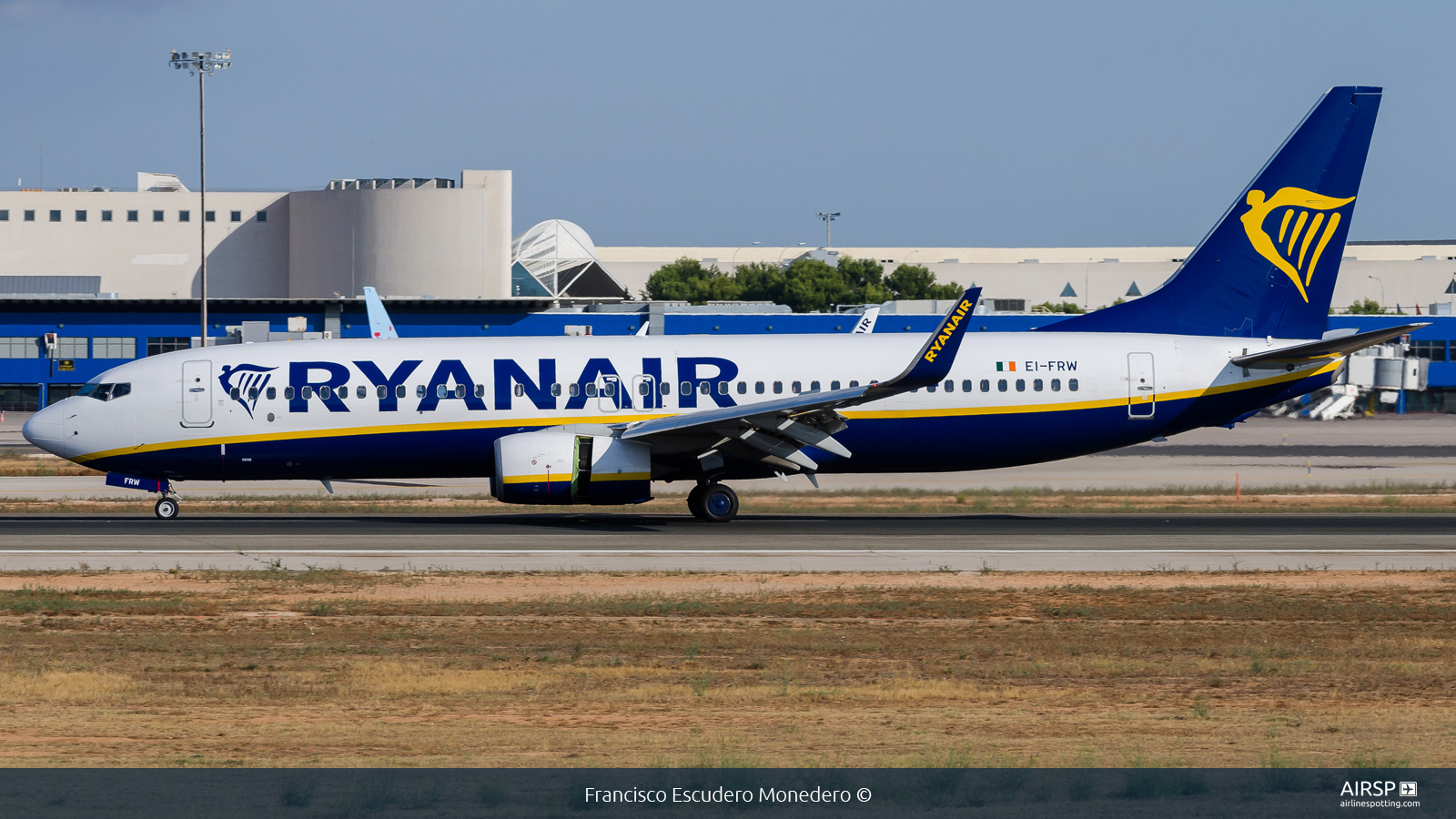 Ryanair  Boeing 737-800  EI-FRW