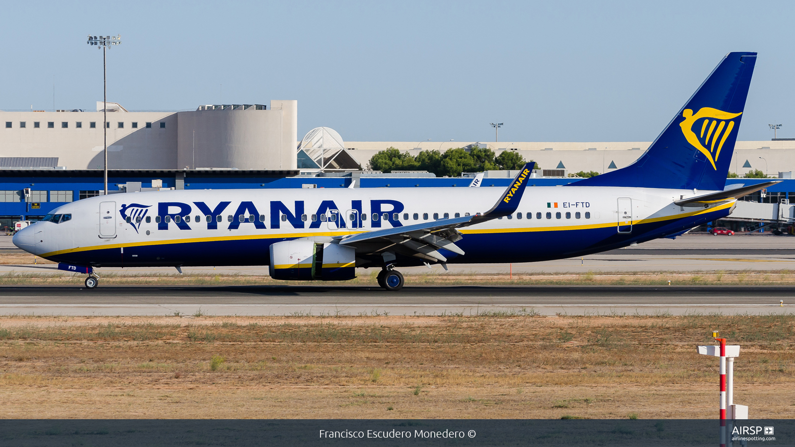 Ryanair  Boeing 737-800  EI-FTD