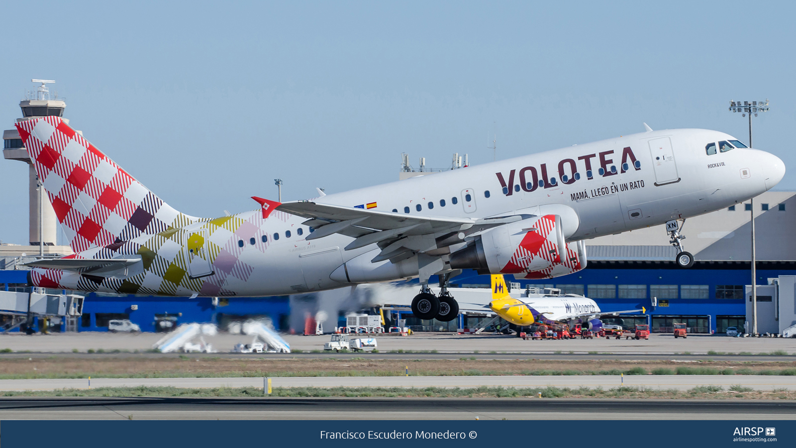 Volotea  Airbus A319  EI-FXN