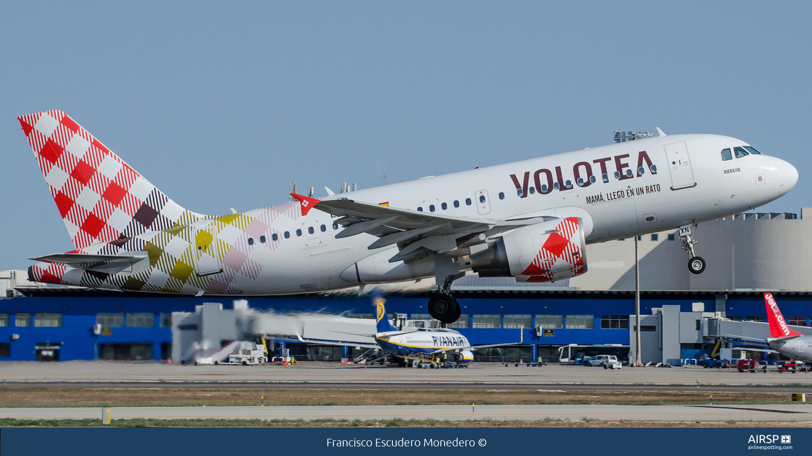 Volotea  Airbus A319  EI-FXN