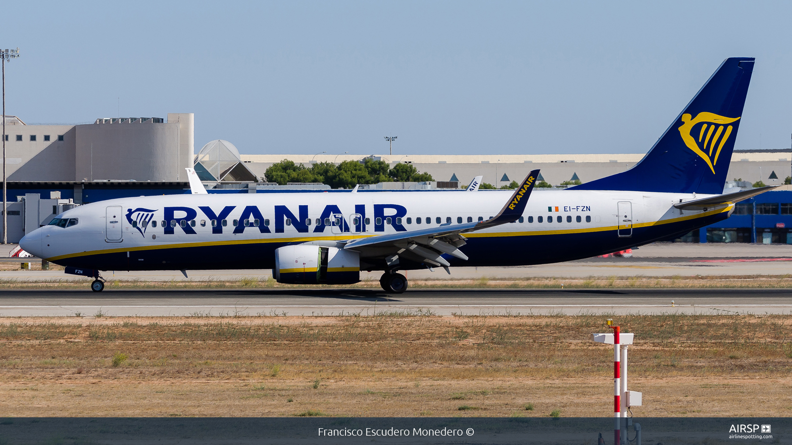 Ryanair  Boeing 737-800  EI-FZN