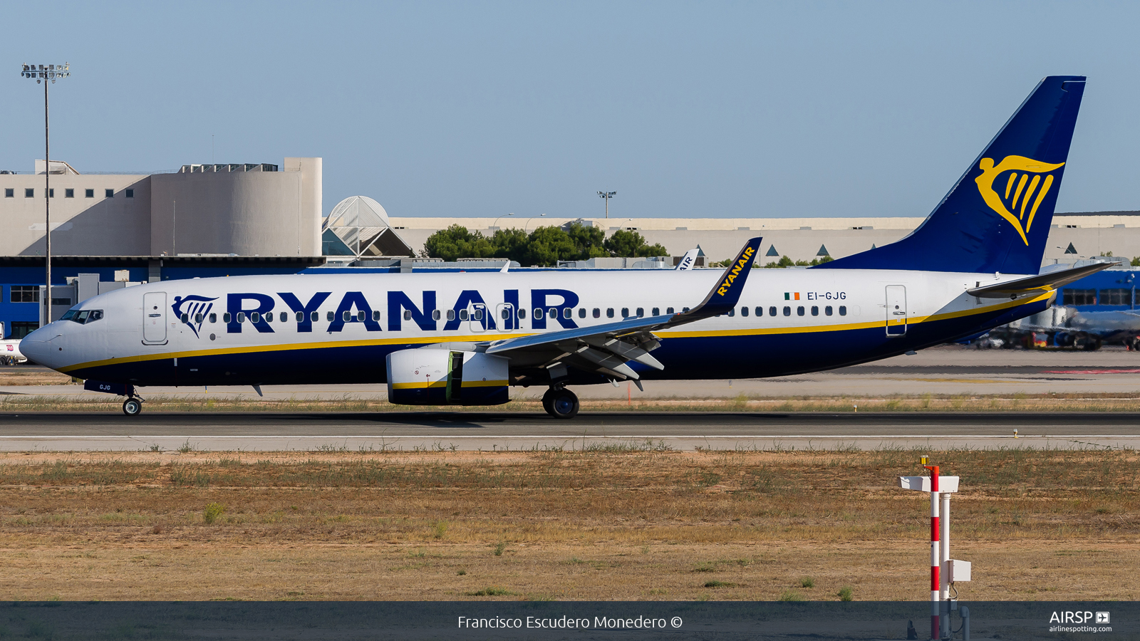 Ryanair  Boeing 737-800  EI-GJG