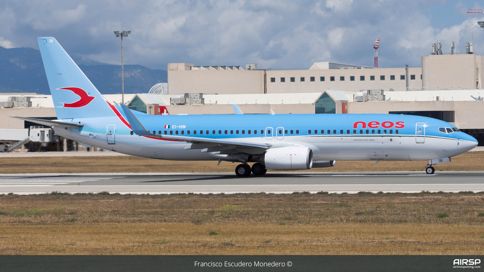 Neos  Boeing 737-800  EI-HIM