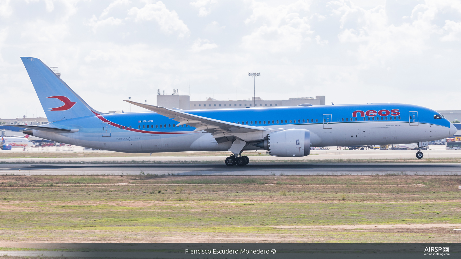 Neos  Boeing 787-9  EI-NEU