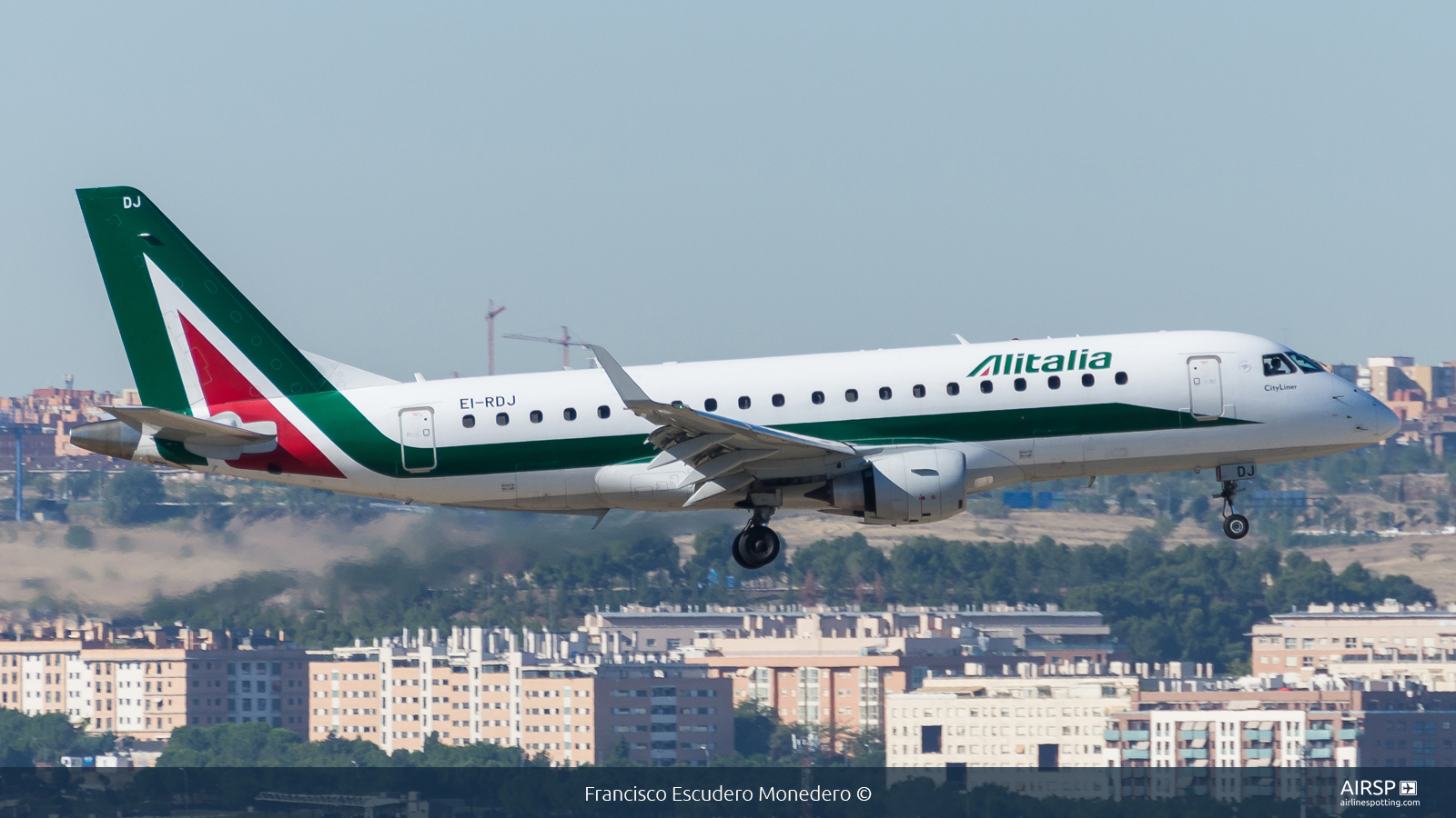 Alitalia Cityliner  Embraer E175  EI-RDJ