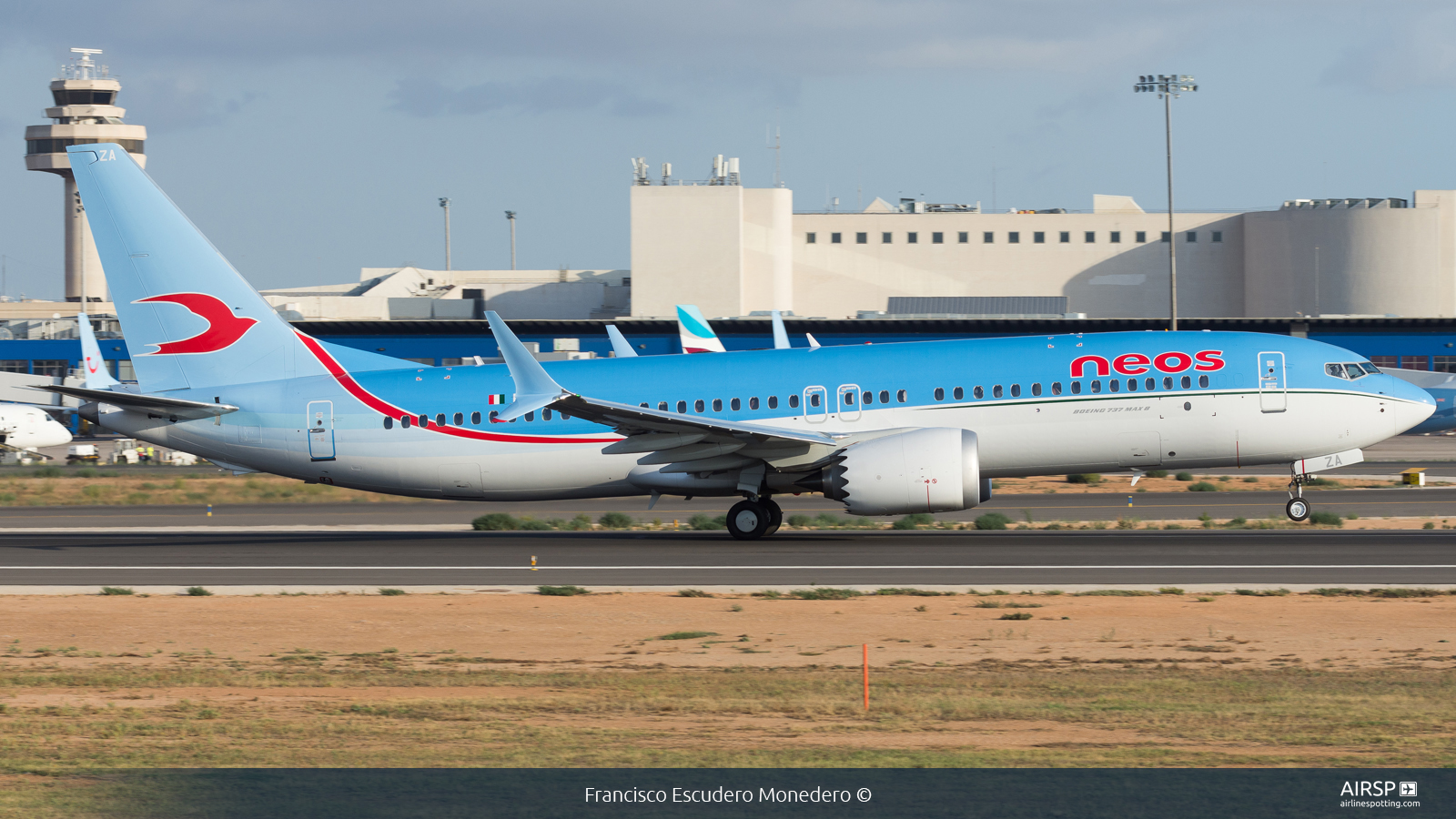 Neos  Boeing 737 Max 8  EI-RZA
