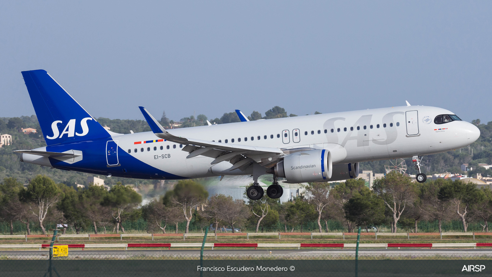 SAS Scandinavian Airlines  Airbus A320neo  EI-SCB