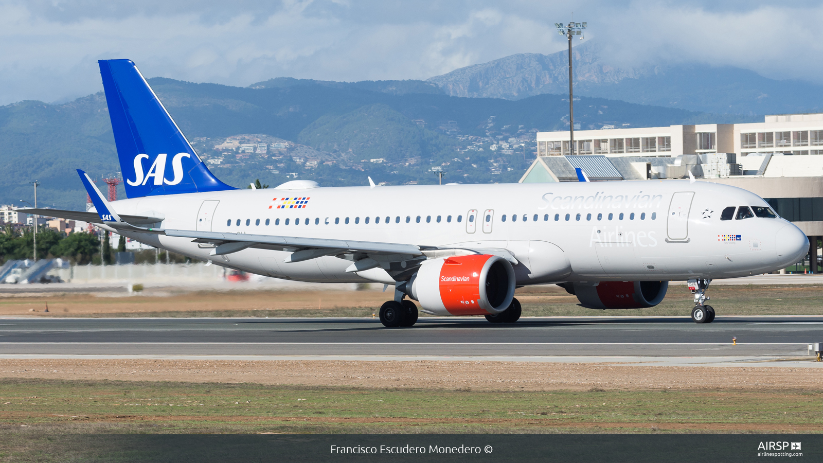 SAS Scandinavian Airlines  Airbus A320neo  EI-SIA