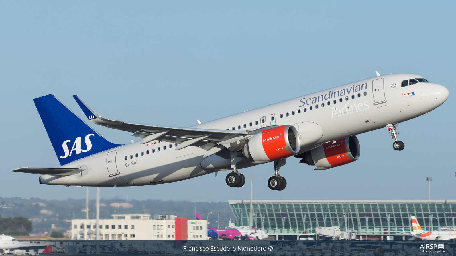 SAS Scandinavian Airlines  Airbus A320neo  EI-SIH