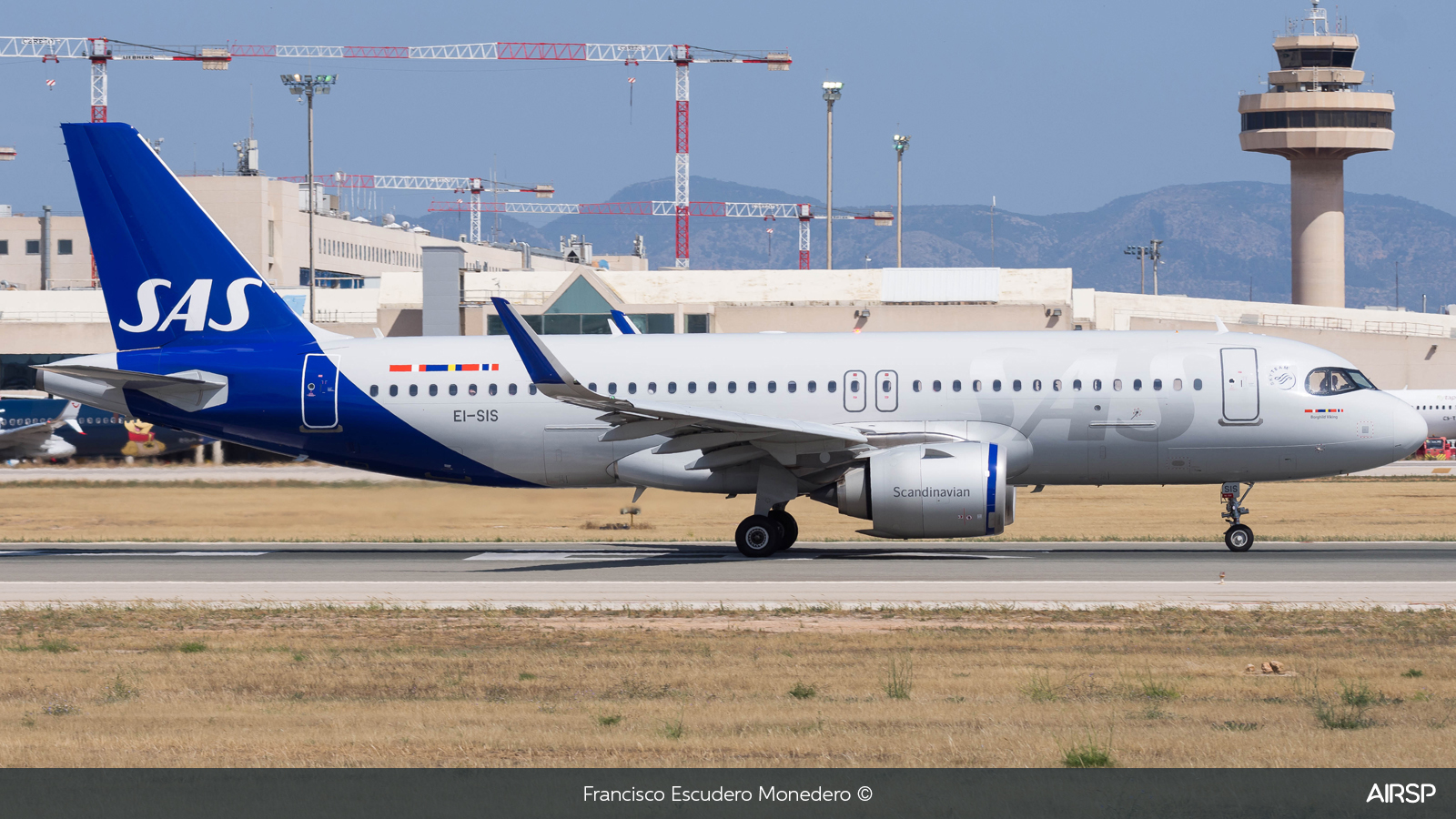 SAS Scandinavian Airlines  Airbus A320neo  EI-SIS