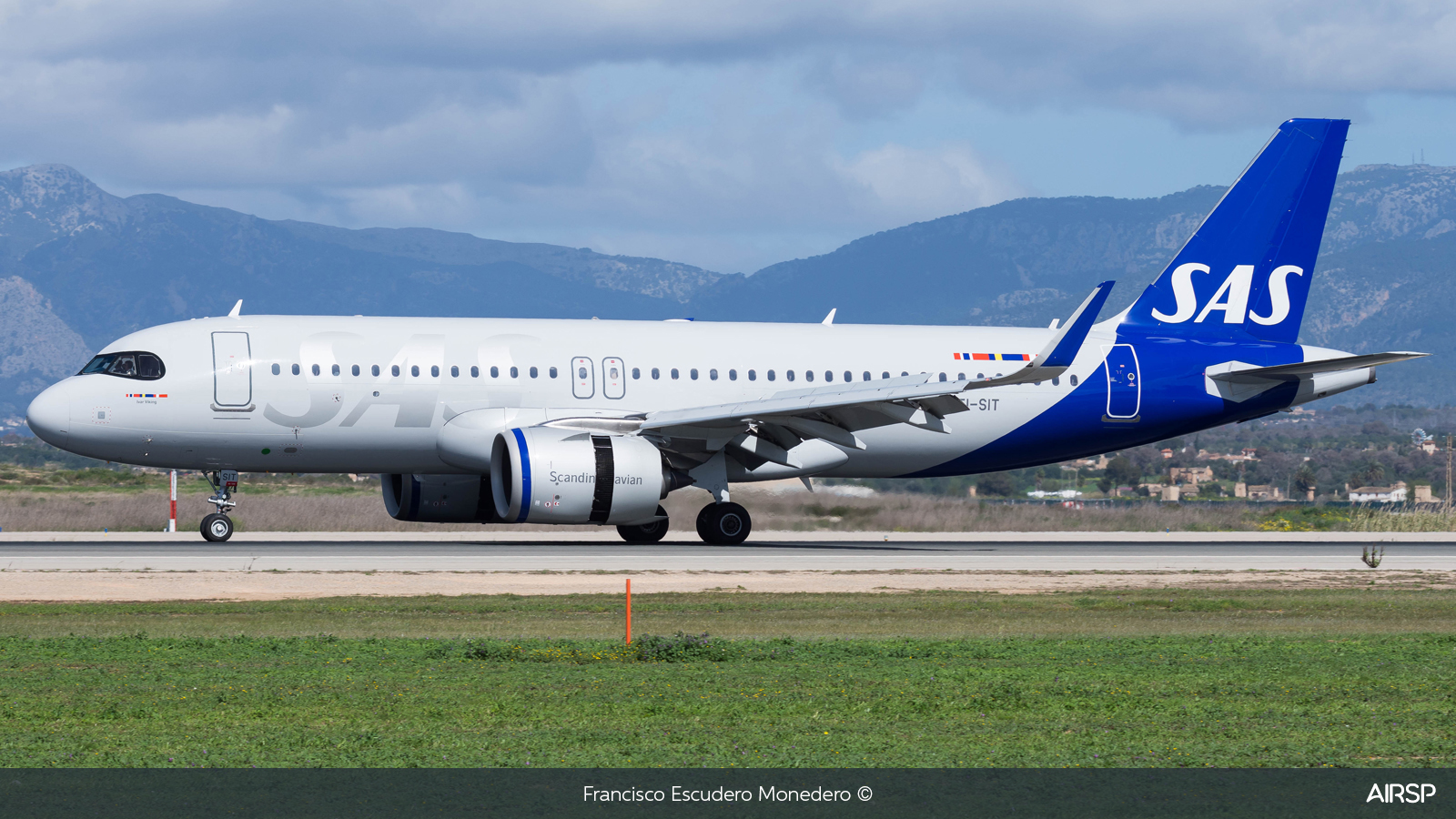 SAS Scandinavian Airlines  Airbus A320neo  EI-SIT