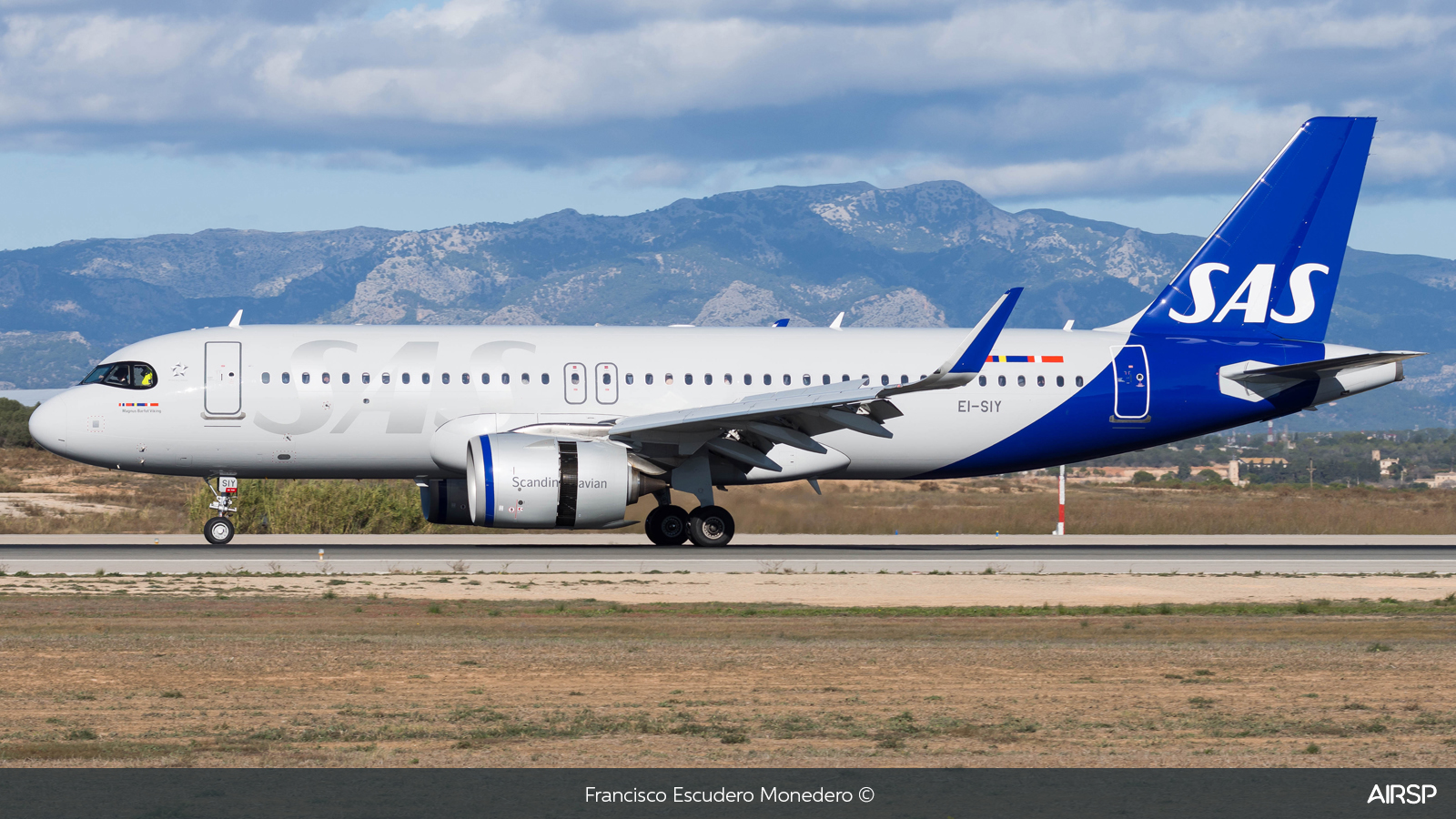 SAS Scandinavian Airlines  Airbus A320neo  EI-SIY