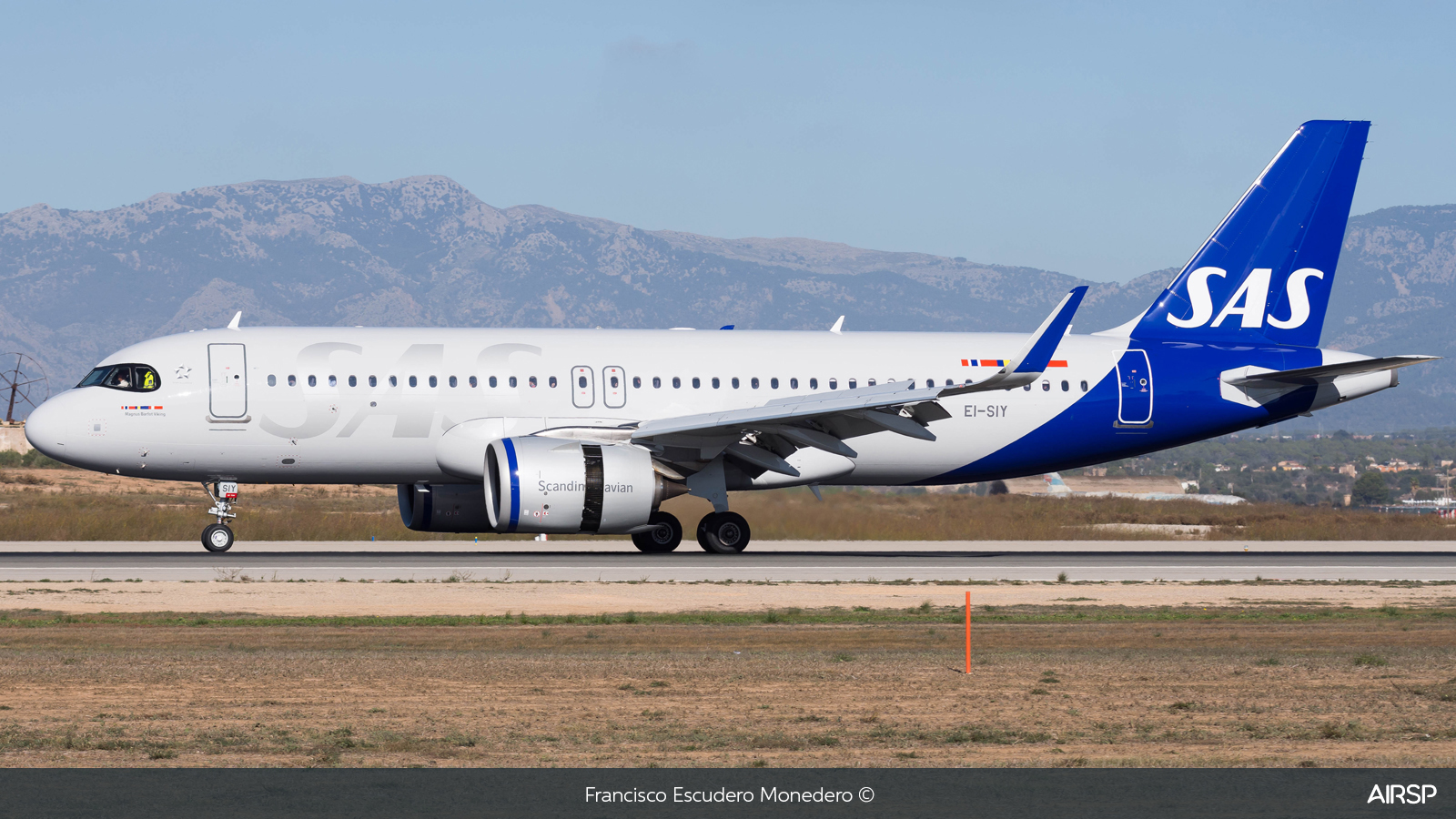 SAS Scandinavian Airlines  Airbus A320neo  EI-SIY