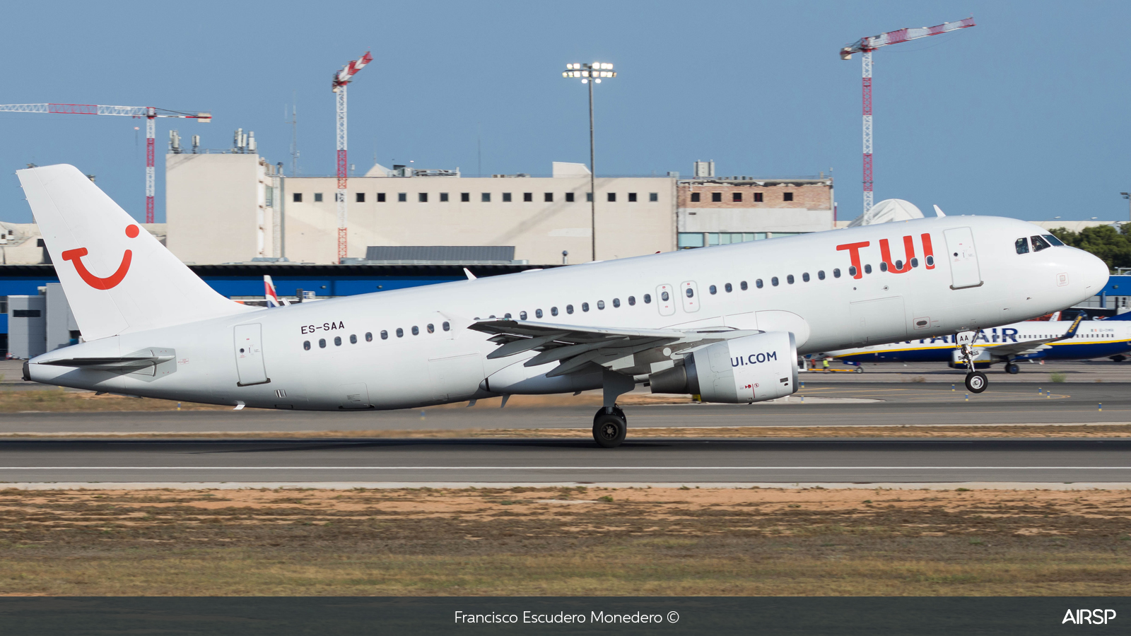 Tui Airways  Airbus A320  ES-SAA